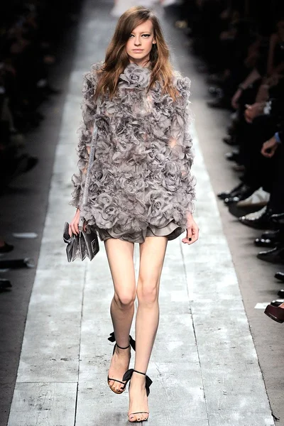 Look 16